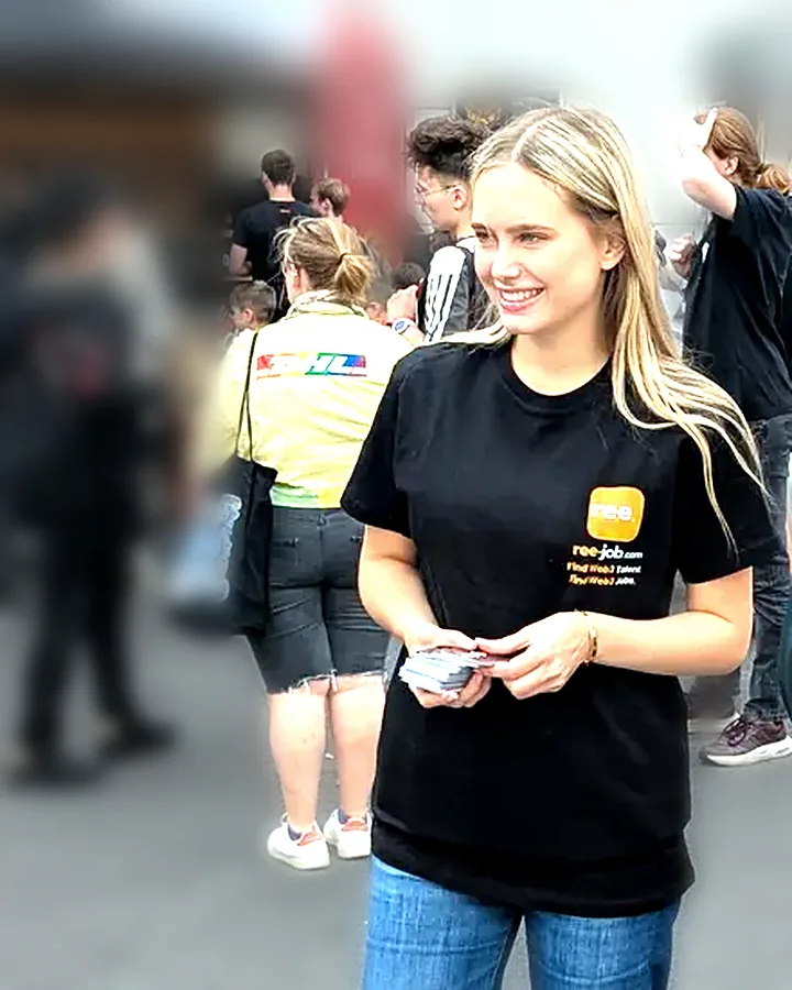 Reejob promoter in conversation with visitors on the fairground