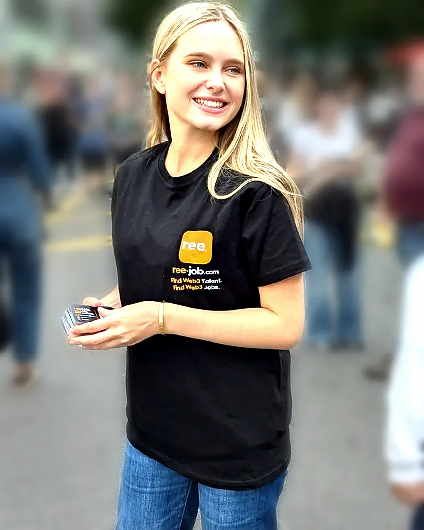 Reejob promoter in branded teamwear at the Gamescom fairground